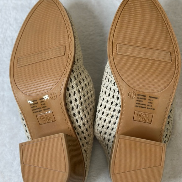 Time and Tru Women Beige Woven Mules - Picture 4 of 5